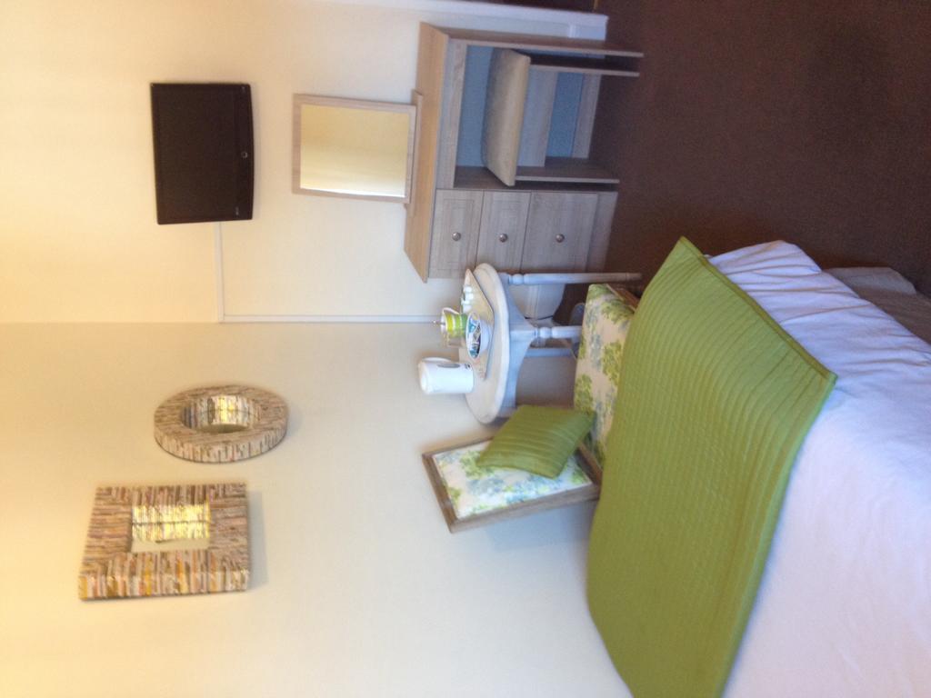 The Bebington B&B 외부 사진