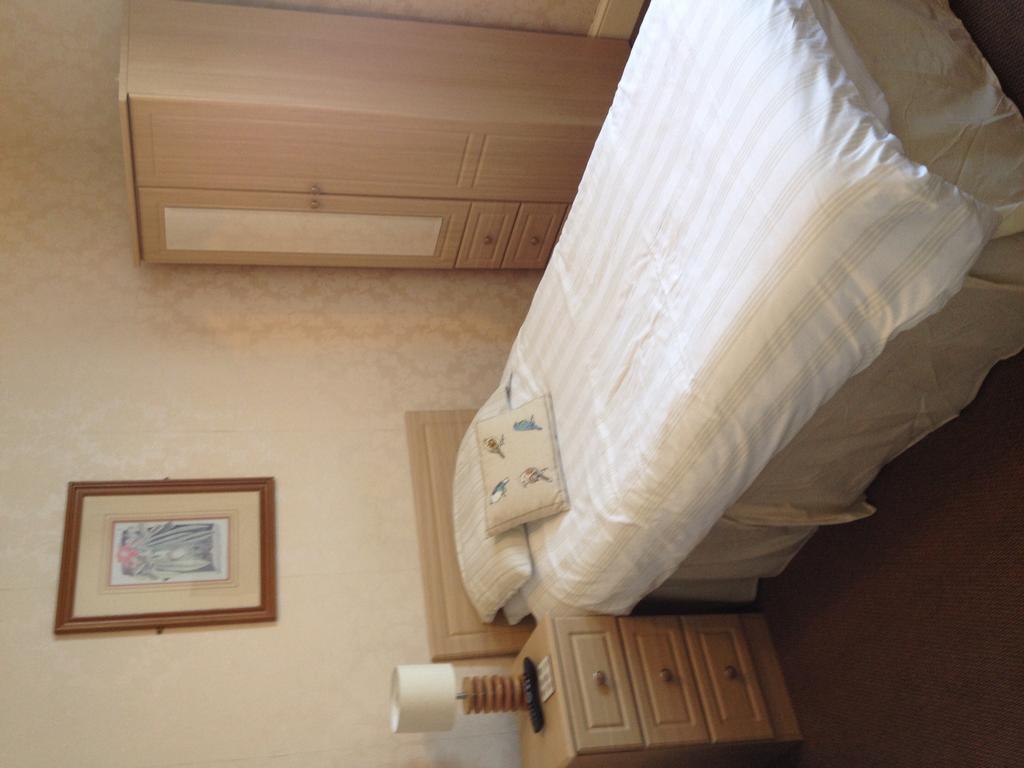 The Bebington B&B 외부 사진