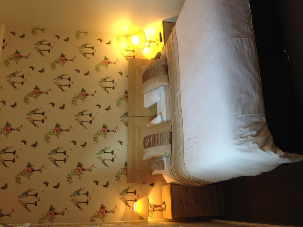 The Bebington B&B 외부 사진
