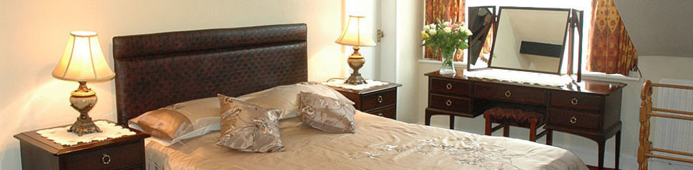 The Bebington B&B 외부 사진